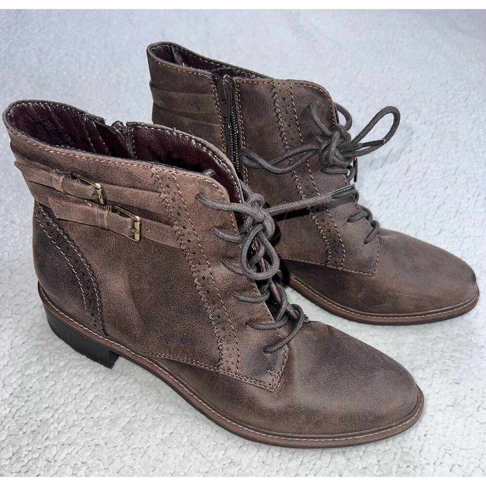 CLIFFS By White Mountain Elibeth Stacked Heel Lace-Up Ankle Bootie - size 9.5